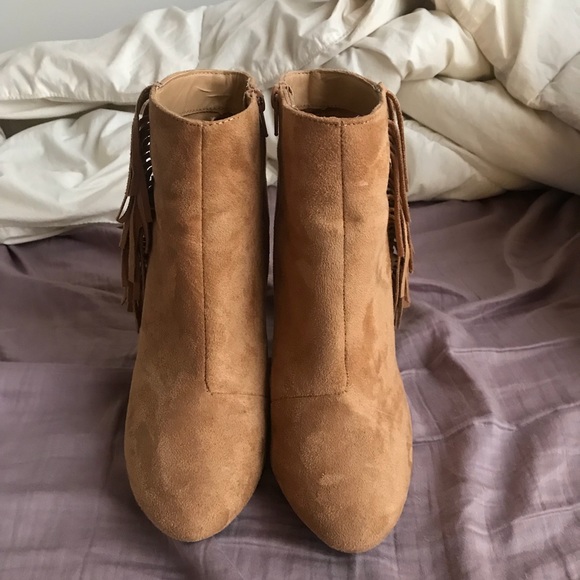 Cute booties with gold detailing on heel - Picture 2 of 3